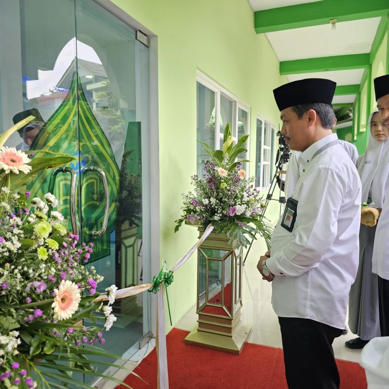 Resmikan Laboratorium Moderasi Beragama Milik MAN 1 Grobogan, Kakanwil: Beragama Harus Kaffah!