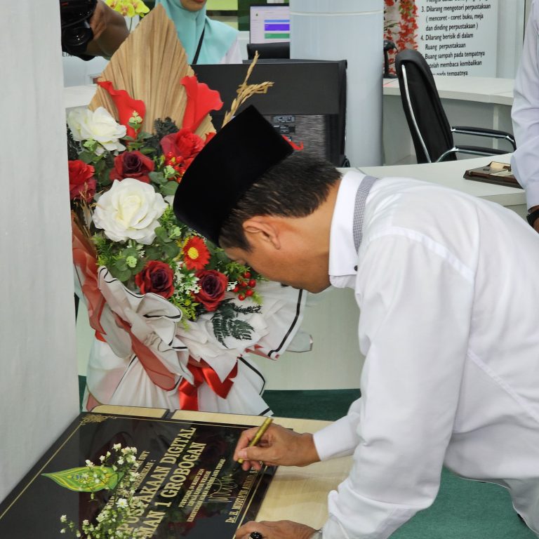 Jawab Tantangan Era Disrupsi Informasi, Perpustakaan Digital MAN 1 Grobogan Resmi Digunakan Melalui LIMANSAGAN