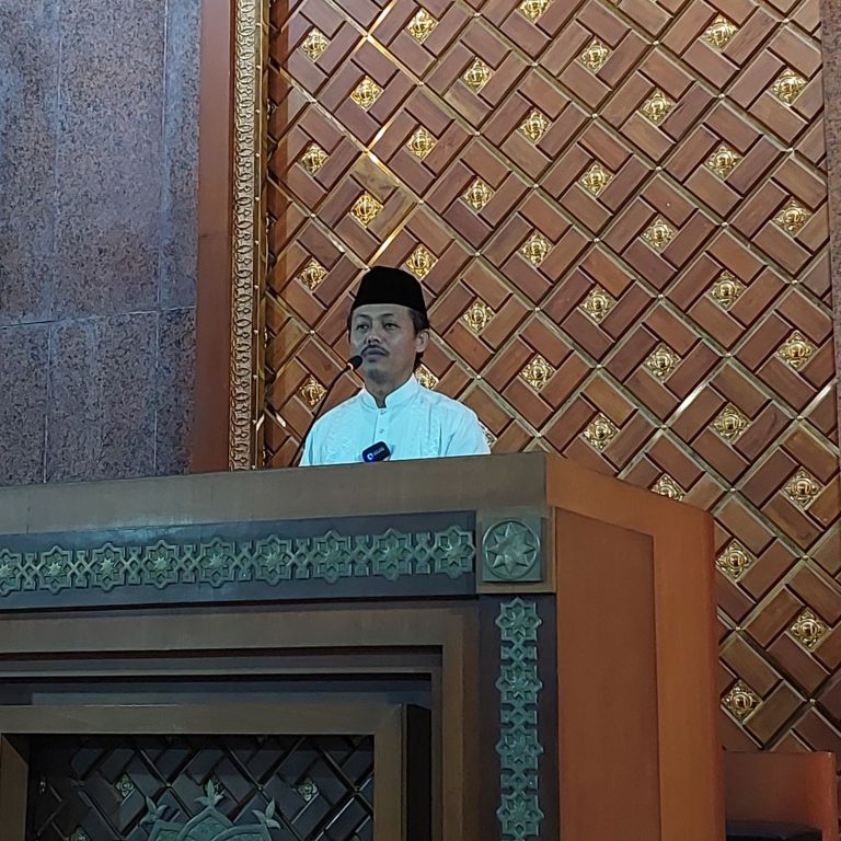 Kuliah Ramadan UNS, Umat Islam adalah Umat yang Adil dan Moderat