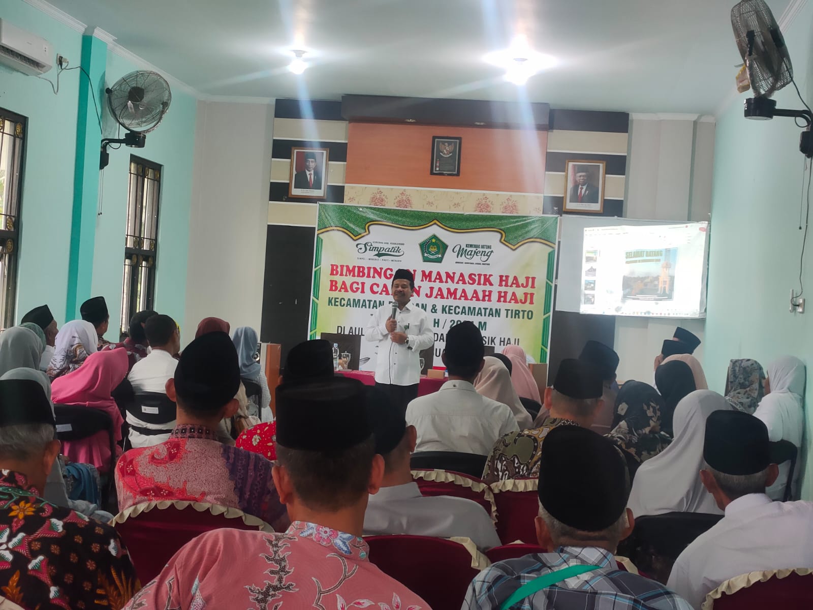 Kepala Kantor Kementerian Agama Kabupaten Pekalongan Berikan Materi Bimbingan Manasik Haji