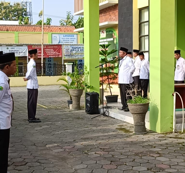 Libur Telah Usai, Kepala Kantor Kemenag Kab. Tegal Sambut Kembali Para Pegawai