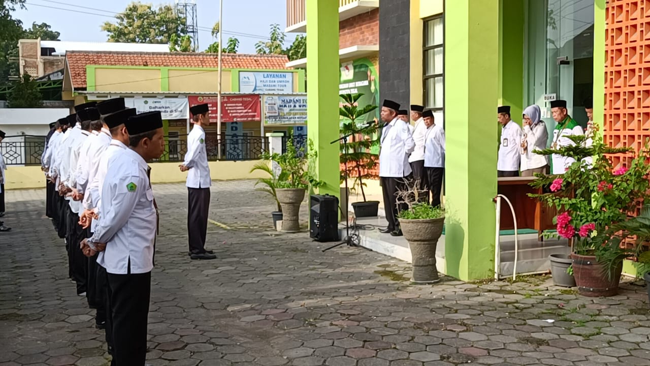Libur Telah Usai, Kepala Kantor Kemenag Kab. Tegal Sambut Kembali Para Pegawai