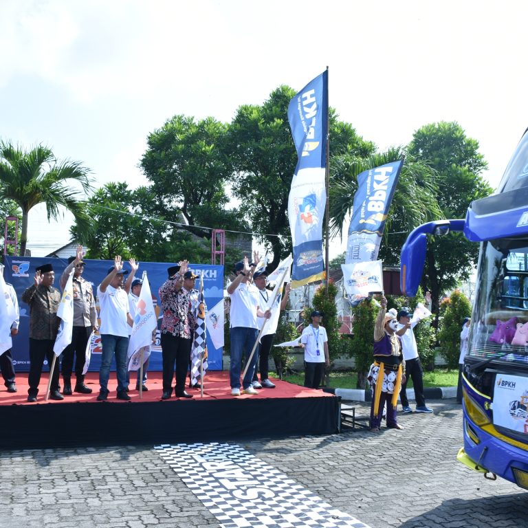 Kakanwil Lepas Peserta Program Balik Kerja Bareng BPKH