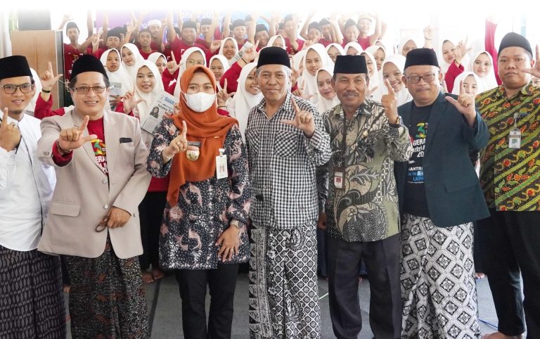 Melalui Tangan Santri akan Terbit Tulisan Indah Berbasis Kebenaran