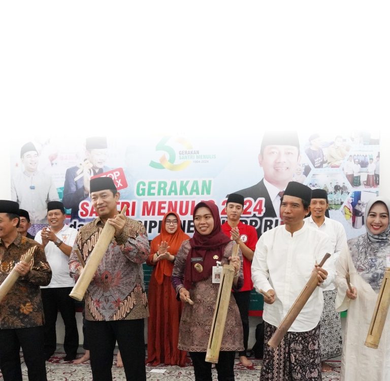 Peran Santri Memasuki Era Bonus Demografi Melalui Gerakan Menulis