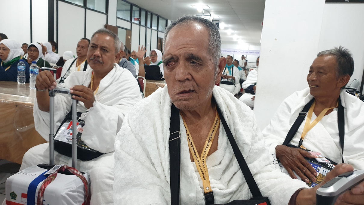 Berbekal Tekad Kuat dan Doa, Ahmad Rois, Penjual Slondok Berangkat Haji