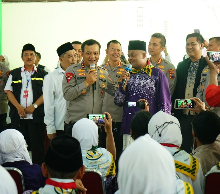 Kapolda Jateng Irjen Ahmad Luthfi Sapa Kedatangan Jemaah Haji Kloter 59 SOC