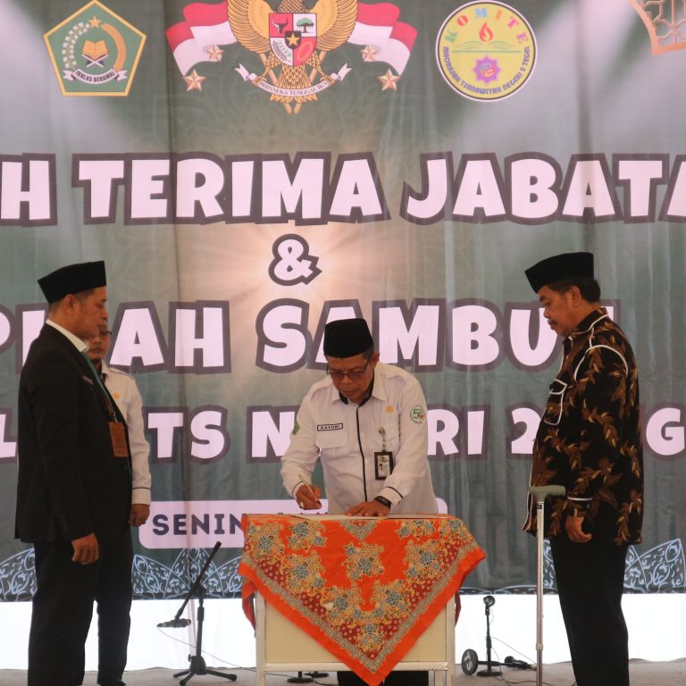 Plh. Kepala kantor Kemenag Kab. Tegal Saksikan Serah Terima Jabatan dan Lepas Sambut Kepala MTs Negeri 2 Tegal