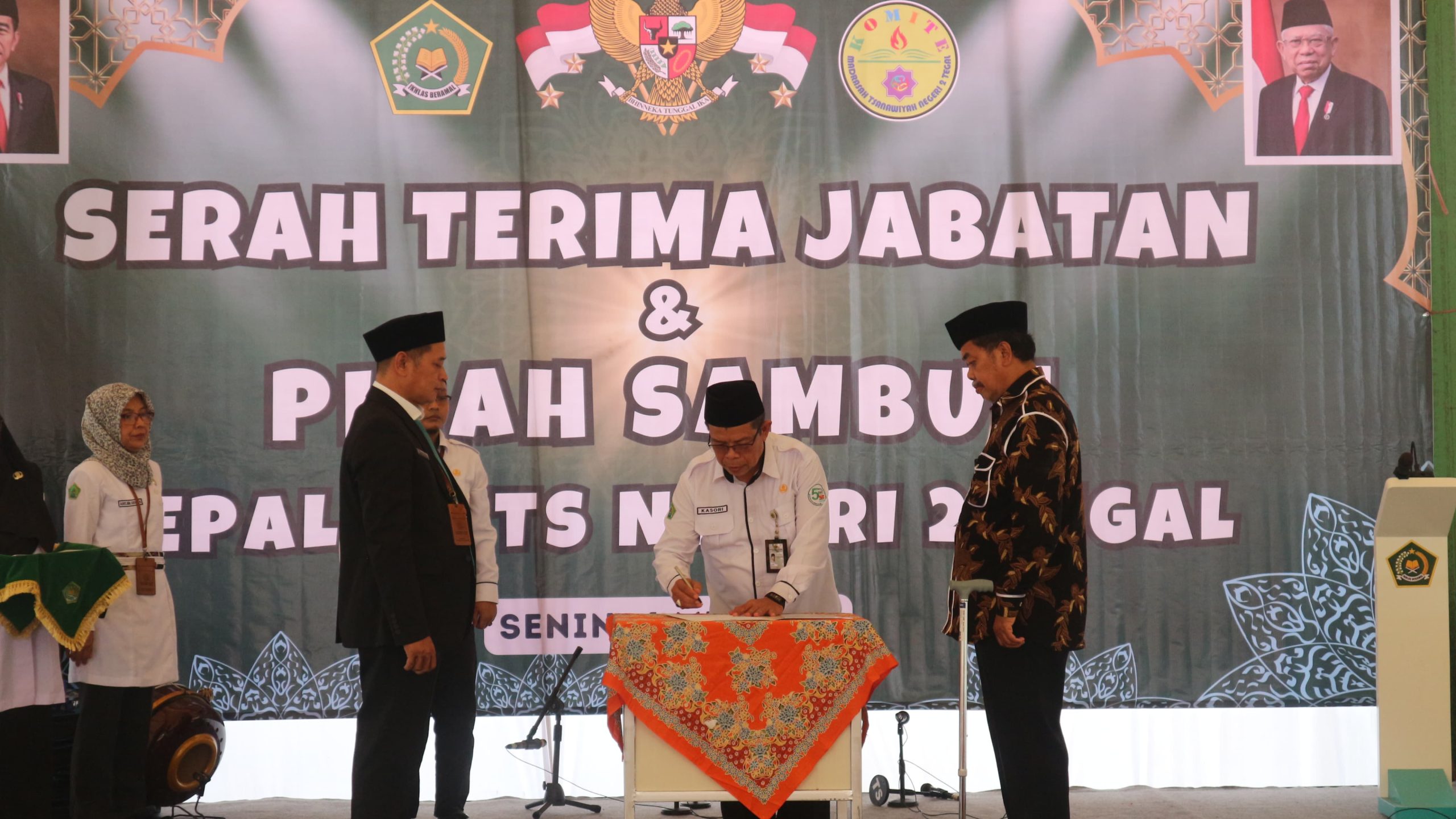 Plh. Kepala kantor Kemenag Kab. Tegal Saksikan Serah Terima Jabatan dan Lepas Sambut Kepala MTs Negeri 2 Tegal