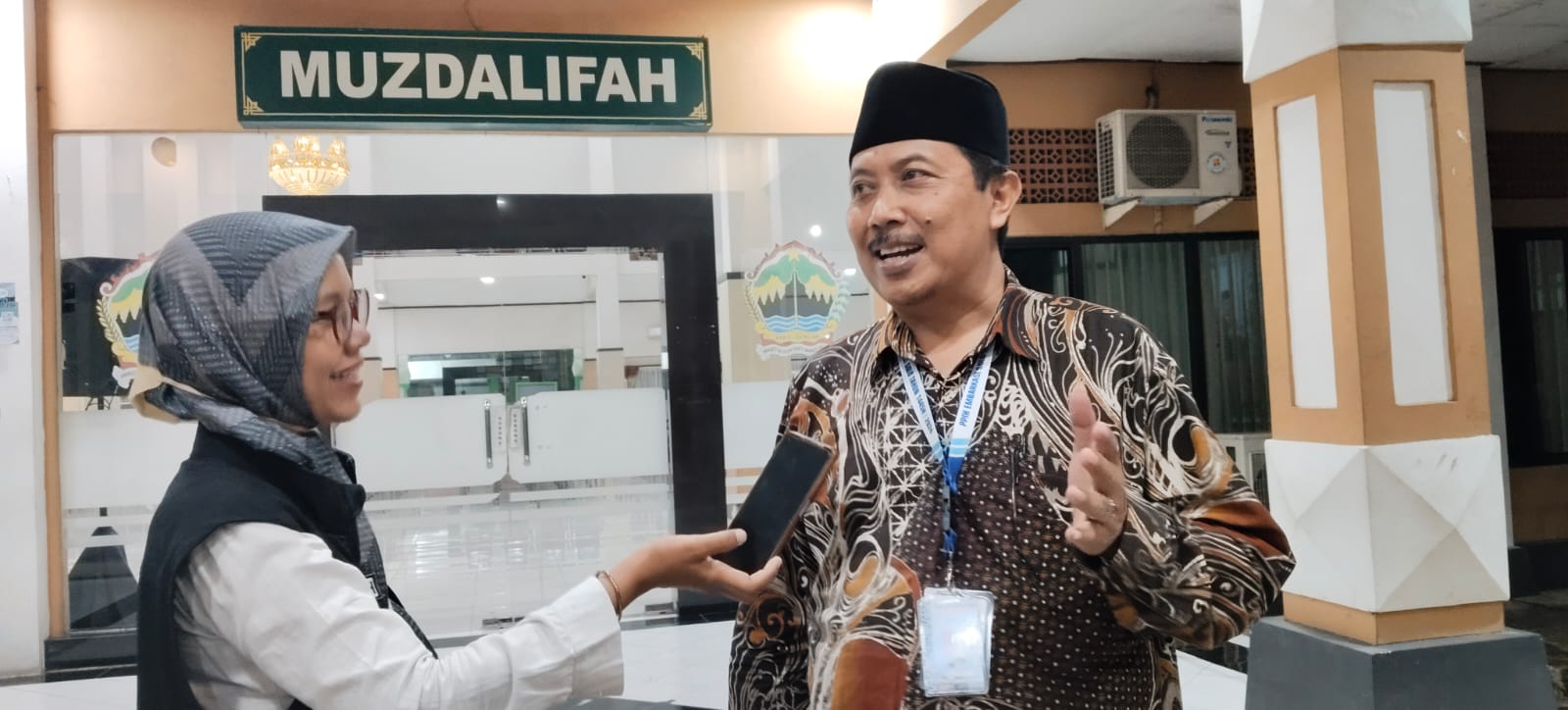 Ikhlas dan Gembira, Kunci Totalitas Menjadi Petugas PPIH Embarkasi Solo