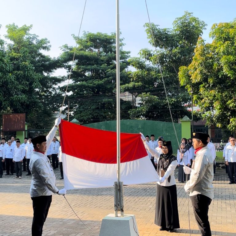 Upacara Peringatan Hari Kebangkitan Nasional ke-116 Tingkat Kemenag Kota Semarang