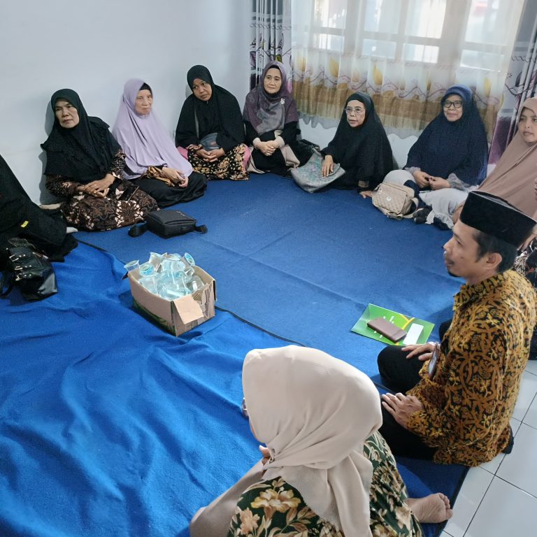 Kemenag Kab. Tegal Berikan Santunan kepada Keluarga Jemaah Haji yang Wafat