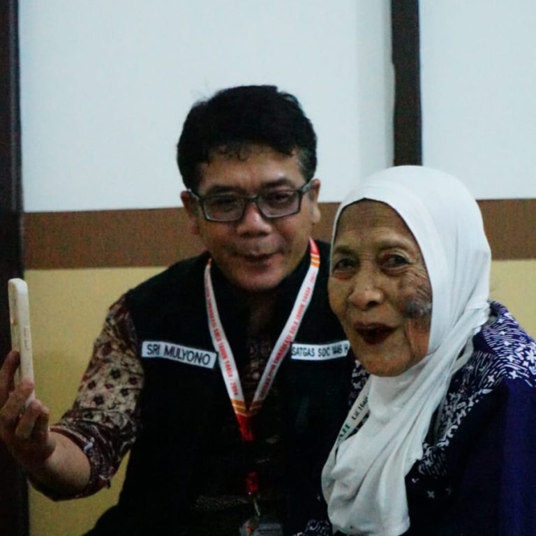 Ngatemi Alwi Jemaah Haji Tertua Se-Jateng, Bawa Inang di Tanah Suci