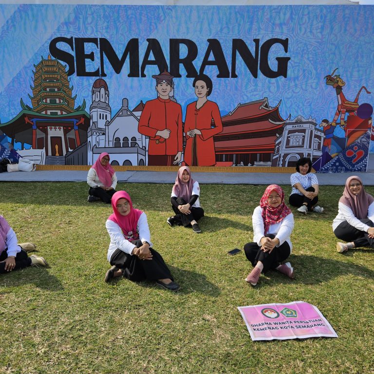 DWP Kemenag Kota Semarang Jalan Sehat di Lapangan Pancasila Simpang Lima