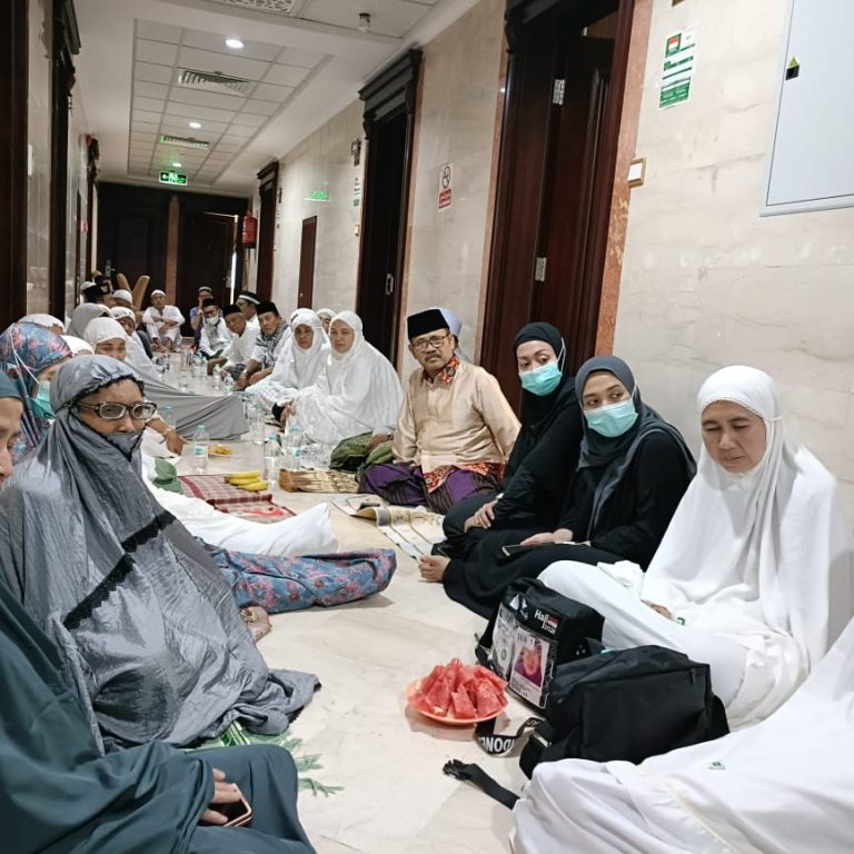 Petugas Haji Laporkan Kondisi Terkini Jemaah Haji Kloter 43 SOC