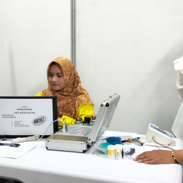 Pengurus dan Anggota DWP Kemenag Kota Semarang Cek Kesehatan