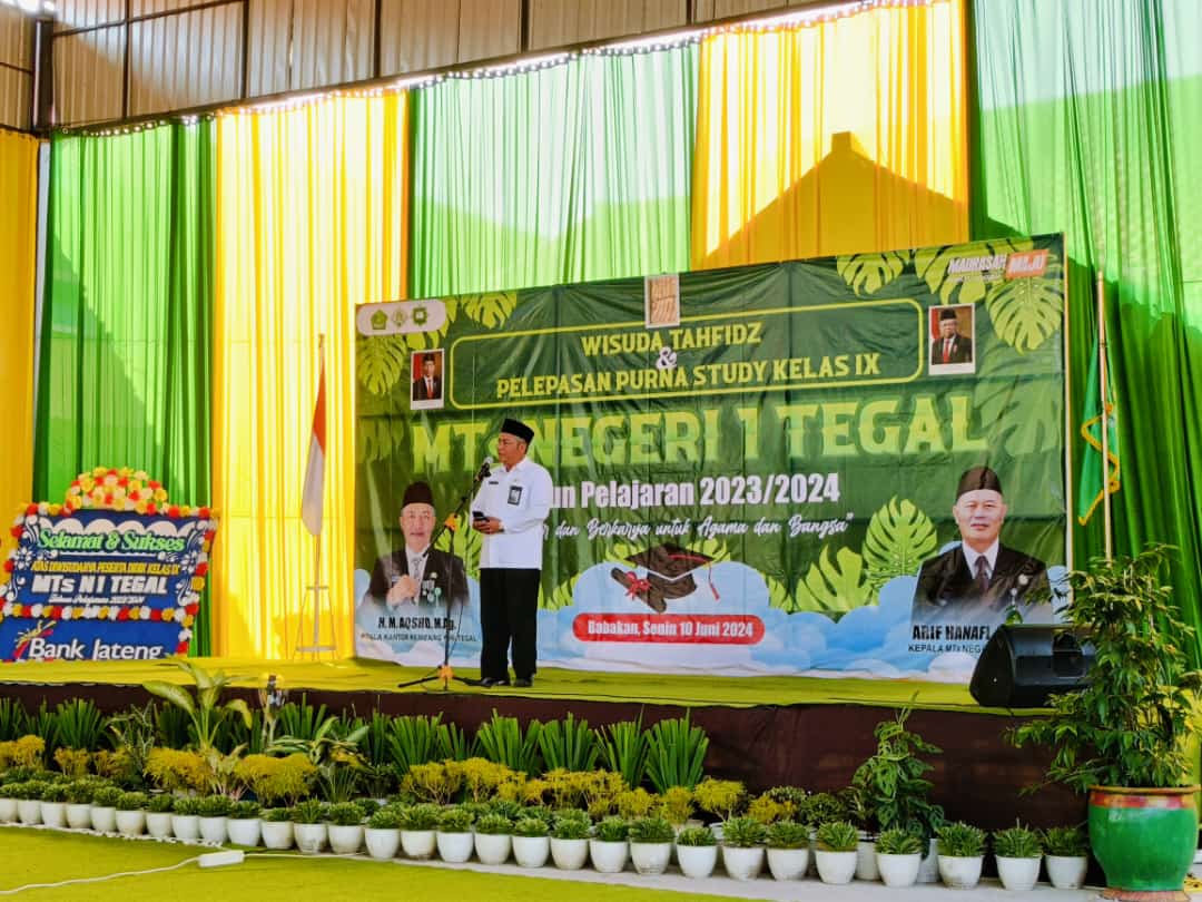 Beri Sambutan pada Wisuda Tahfidz dan Purna Studi MTs Negeri 1 Tegal, HM. Aqsho Sampaikan Semoga Ilmunya Bermanfaat