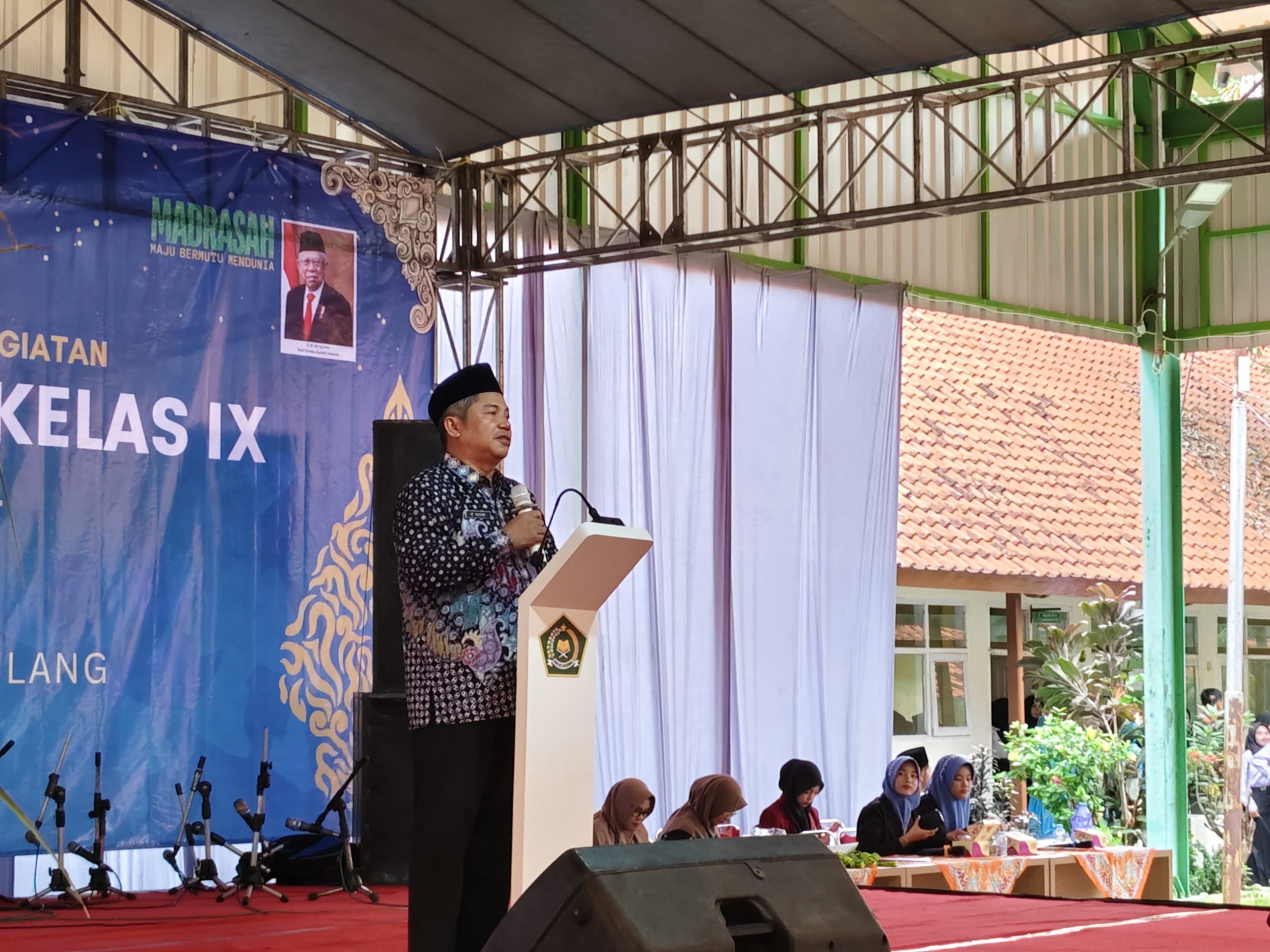 Hadiri Pelepasan Peserta Didik Kelas IX MTs Negeri 2 Tegal, HM. Aqsho Beri Pesan Mulia