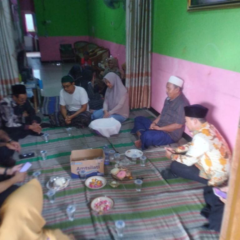 Kakankemenag dan Kabag Kesra Kota Semarang Melawat ke Rumah Duka Jamaah Haji Kloter 43 SOC
