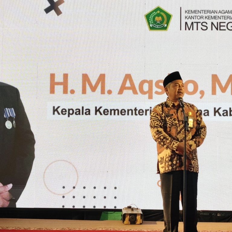 Motivasi dan Harapan HM. Aqsho di Acara Pelepasan Siswa Kelas IX MTs Negeri 3 Tegal