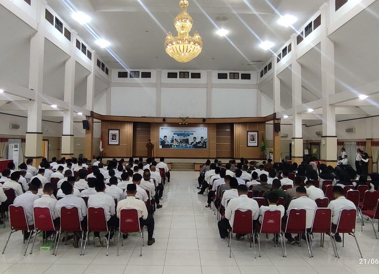 Kukuhkan Satgas Pemulangan, Kakanwil Ajak PPIH Fokus Berikan Layanan