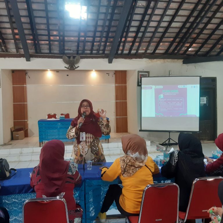 UMKM Kelurahan Kalipancur Terima Materi Sertifikasi Halal