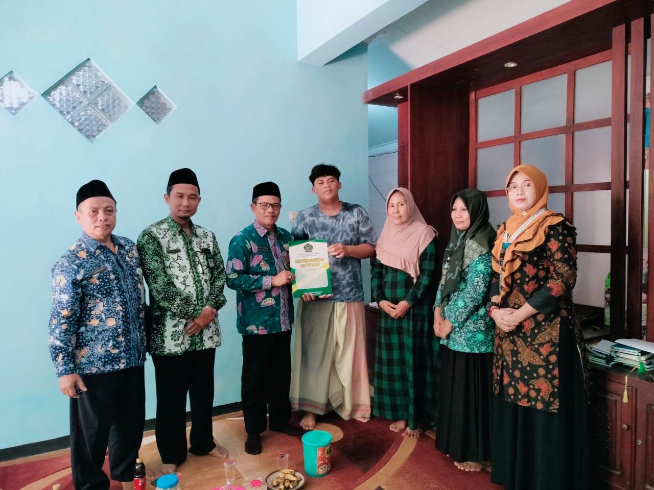 Sampaikan Duka Cita, Kakankemenag Rembang Takziyah ke Kediaman Hj. Koni’ah