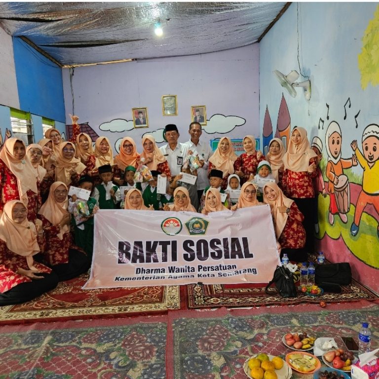 Baksos DWP Kemenag Kota Semarang kepada Yatim Piatu RA Perwanida