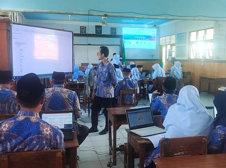 MIN 1 Kendal Tingkatkan Kompetensi Guru dengan Pelatihan