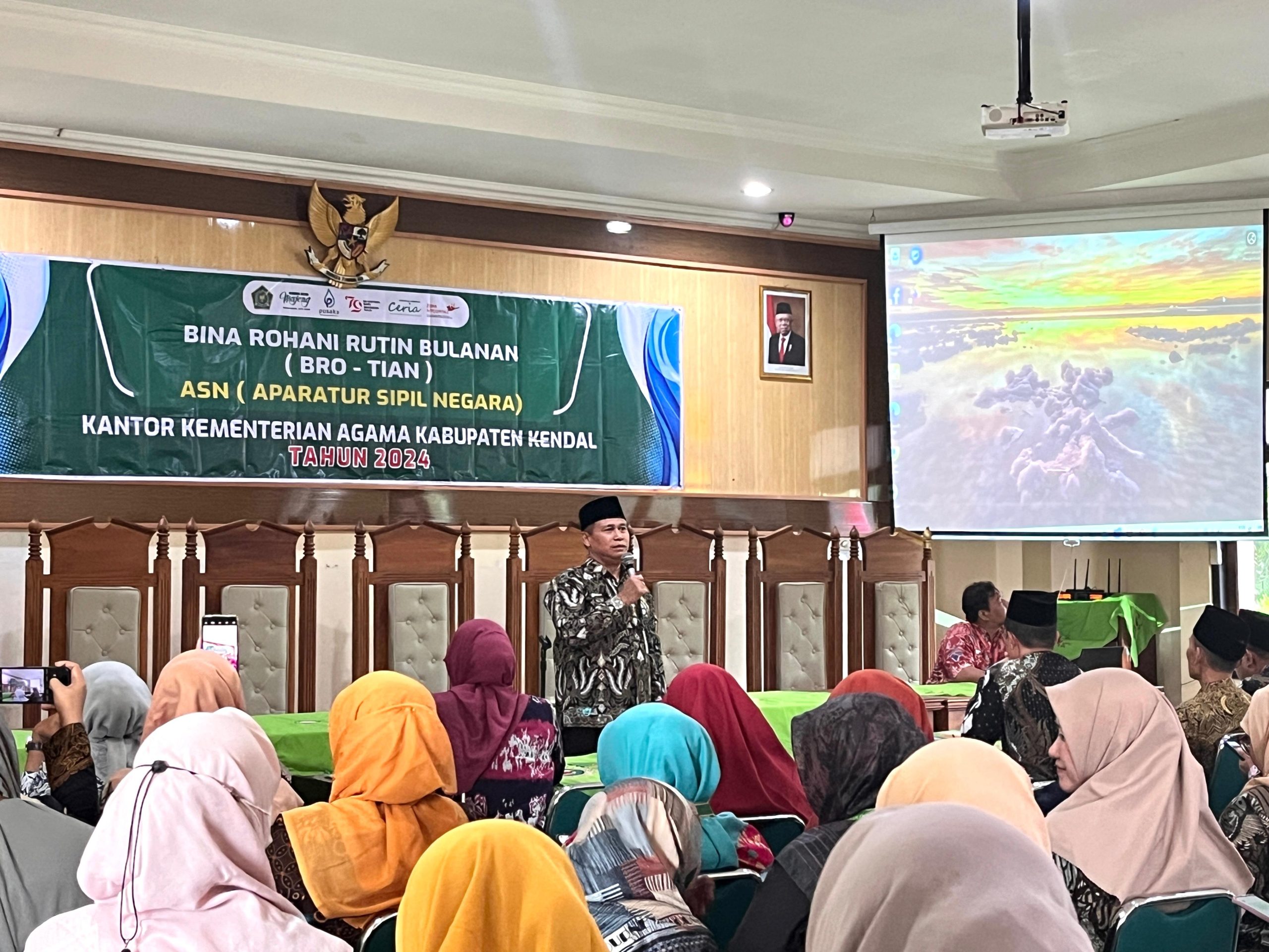 Tingkatkan Integritas Pegawai, Kankemenag Kendal Adakan Bina Rohani Rutin Bulanan (BRO-TIAN)