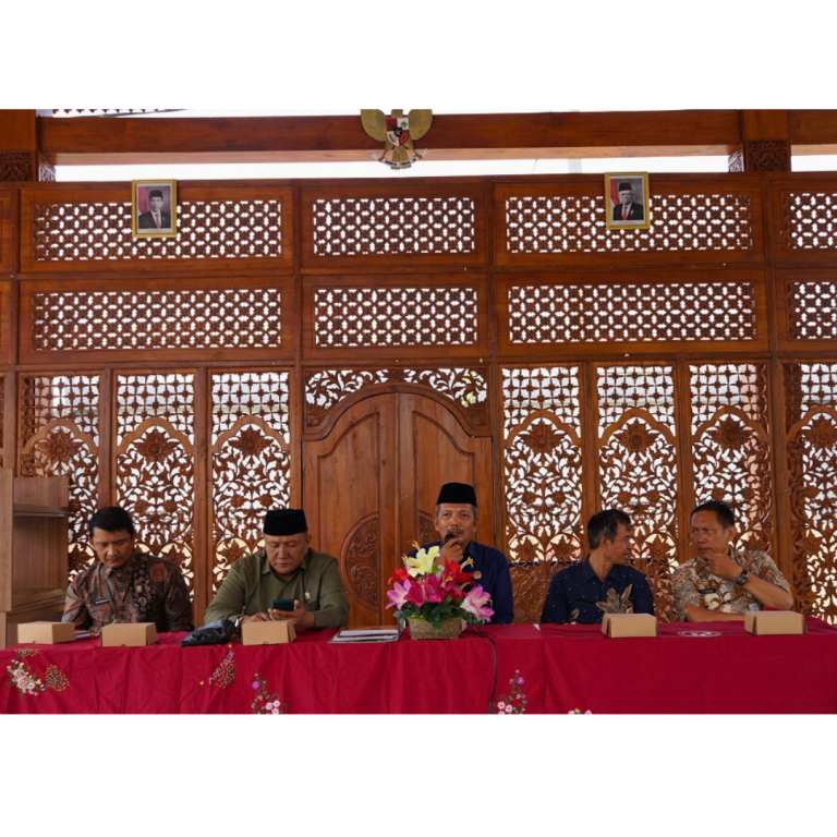 Awali Pagi Dengan Prestasi, Hidayat Maskur Awali Agenda Kamis dengan Penyerahan Rekom PBG Dua Rumah Ibadah di Kelurahan Mojo, Solo