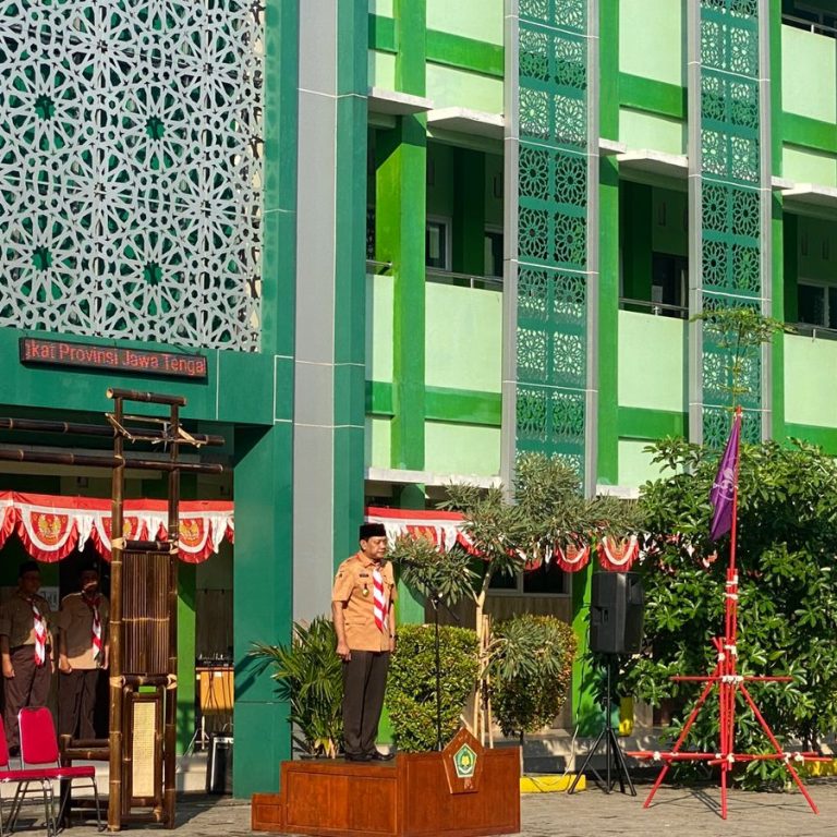 Kakankemenag Kota Semarang Lepas Kontingen Jambore MTs Tk. Prov. Jateng 2024