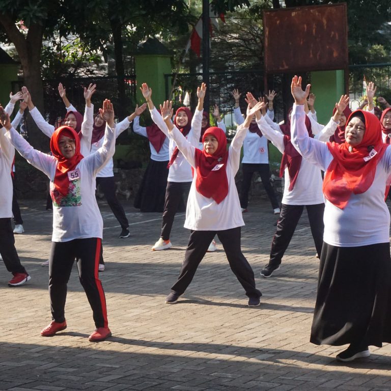 Semangat HUT RI, DWP Kemenag Kota Semarang Gelar Senam