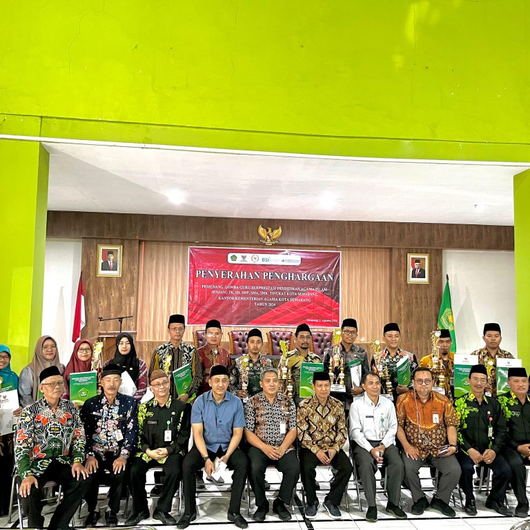 Juara Gupres Terima Penghargaan dari Kemenag, BSI, Baznas Kota Semarang, dan Penerbit Erlangga