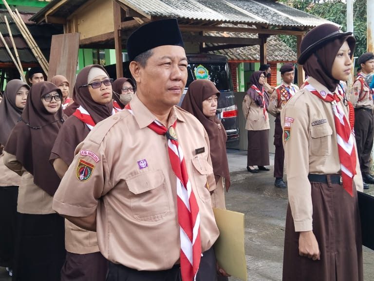 Gunartomo Berikan Laporan Kesiapan Kontingen Jambore MTS Kota Magelang Saat Upacara Pelepasan