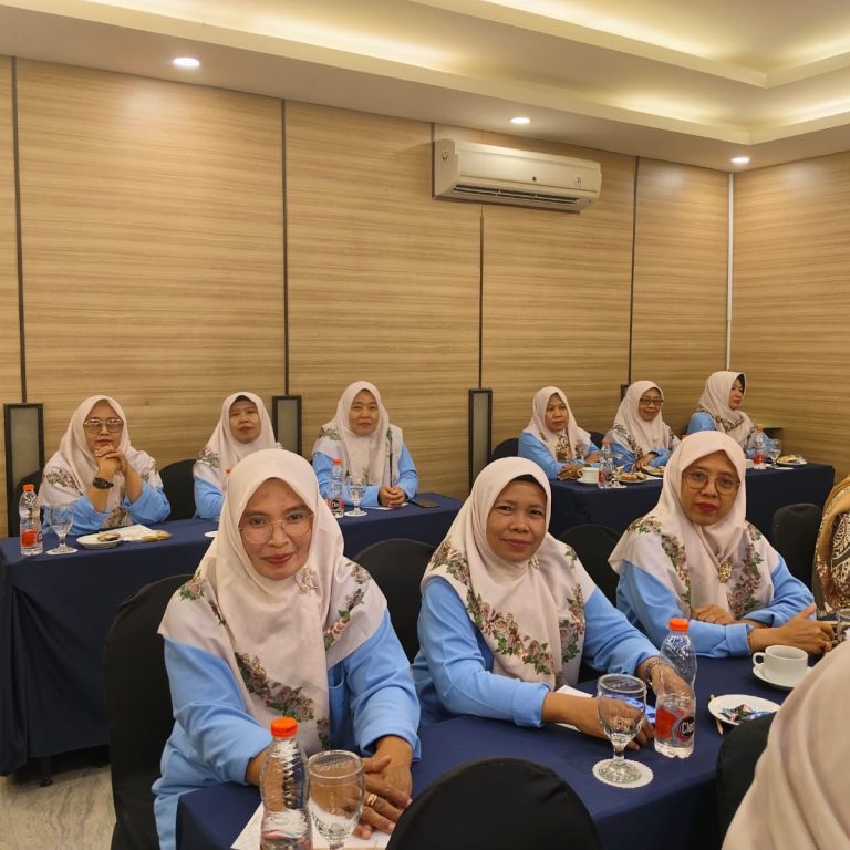 Ketua DWP Kemenag Kota Semarang Ikuti Pembinaan