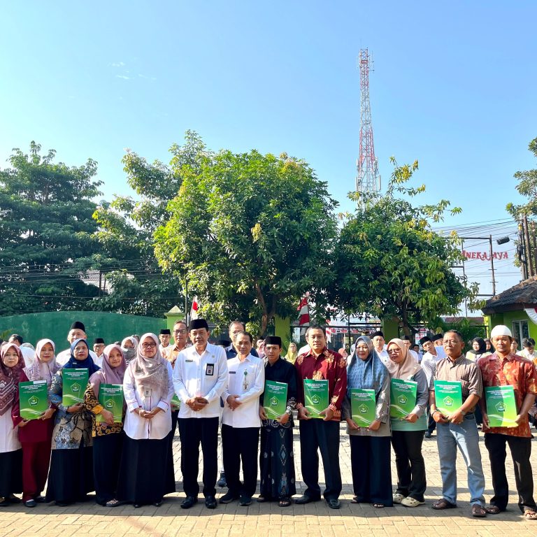 12 Kantin Sekolah dan Pelaku Usaha Kota Semarang Terima Sertifikat Halal