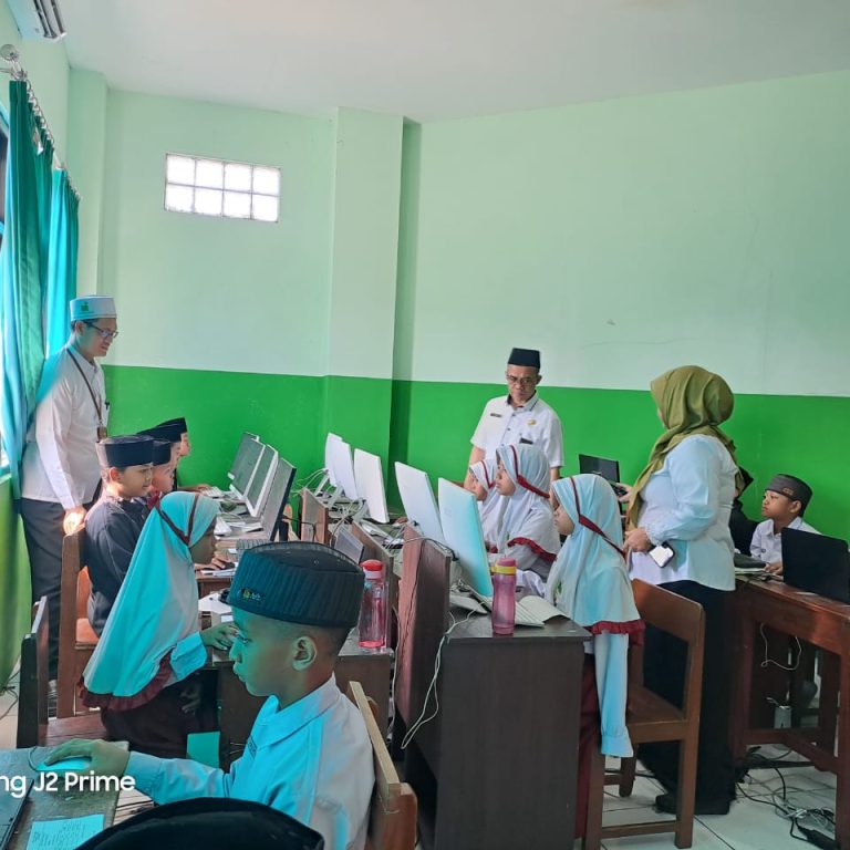 Kasi Dikmad dan Pengawas Madrasah Pastikan Kesuksesan Pelaksanaan AKMI