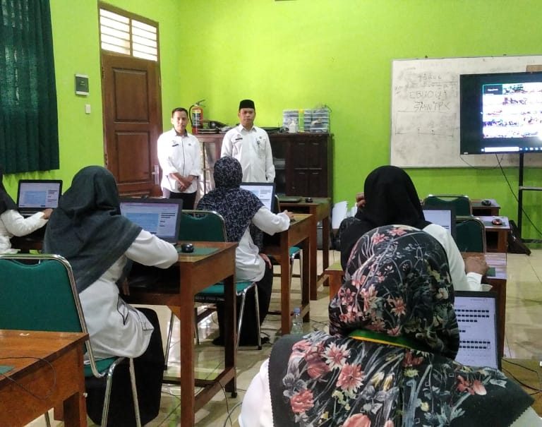 Kakankemenag Kendal Monitoring Pelaksanaan Uji Kompetensi Kenaikan Jenjang Guru Madrasah