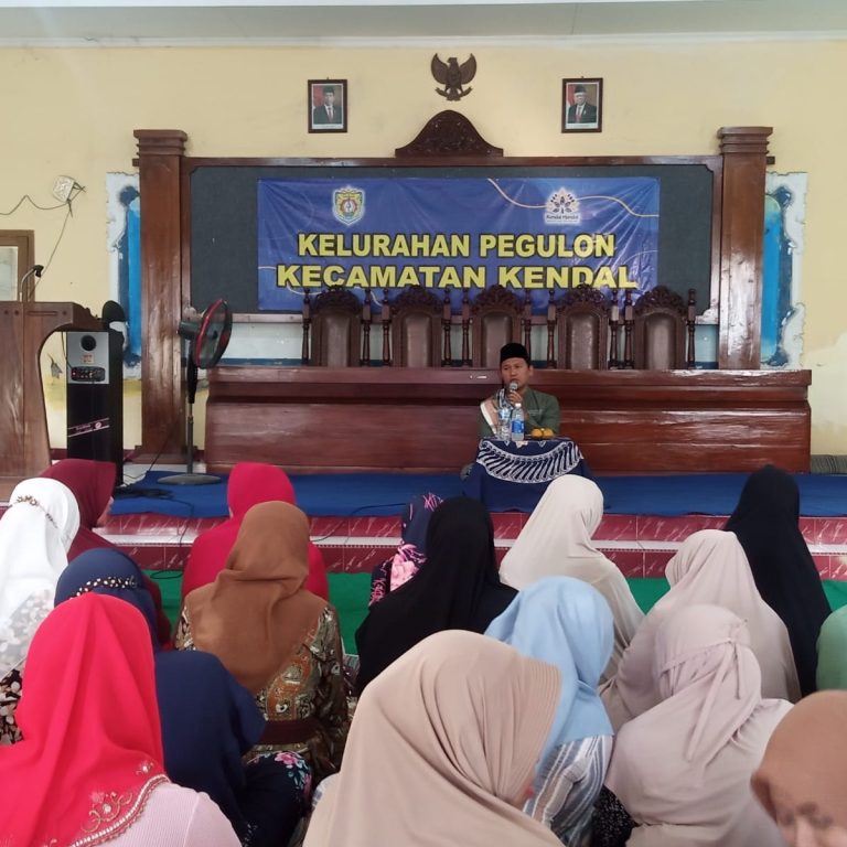 Penyuluh Agama Kecamatan Brangsong Isi Pengajian Pegawai di Kantor Kelurahan Pegulon