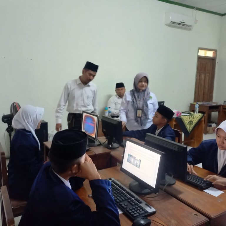 Pengawas Madrasah Pantau Pelaksanaan ANBK di MTs Darul Ulum