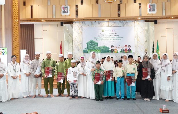 Tasyakuran HAB ke 79, Kemenag Jateng Santuni Puluhan Anak Yatim di Kota Semarang