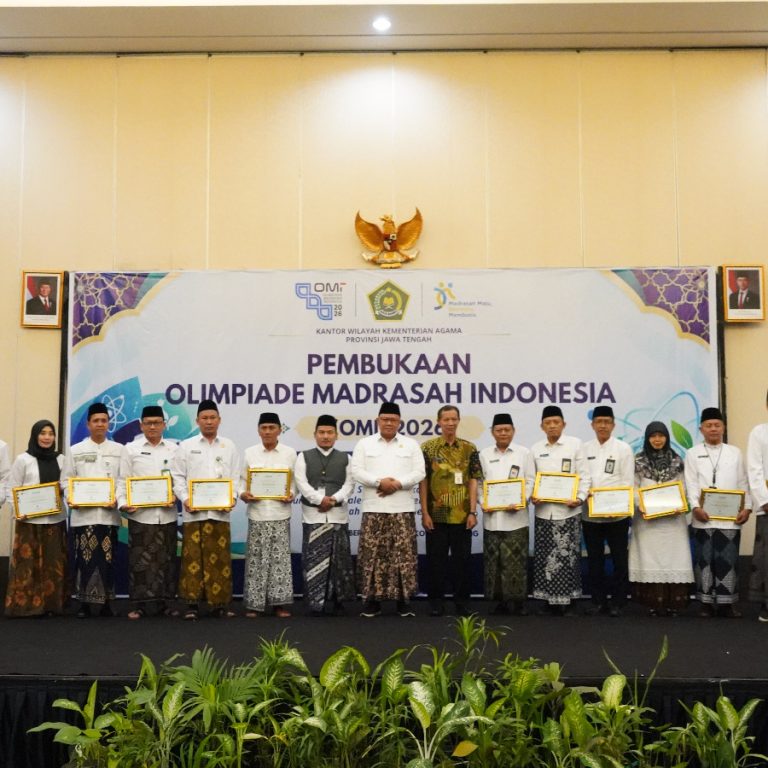 Raih Partisipasi Sulingjar 2026 Tertinggi, Kakanwil Kemenag Jateng Serahkan Penghargaan