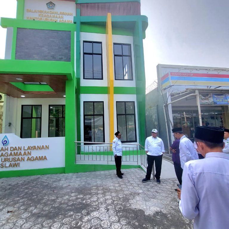 Kakanwil Kemenag Jateng Tinjau Pembangunan Gedung SBSN KUA Slawi