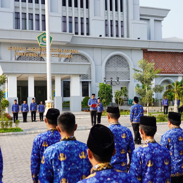 Pegawai Kanwil Kemenag Jateng Kenang Perjuangan Pahlawan Revolusi dalam Upacara Hari Kesaktian Pancasila